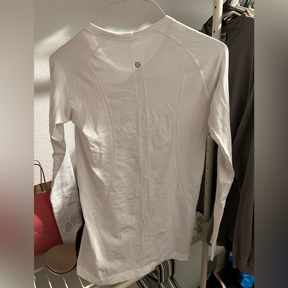 Lululemon long sleeve swiftly